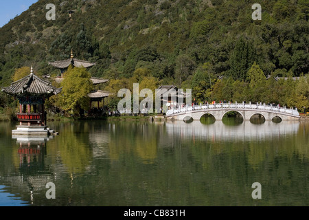 Chine Yunnan Lijiang Black Dragon Pool Park Banque D'Images