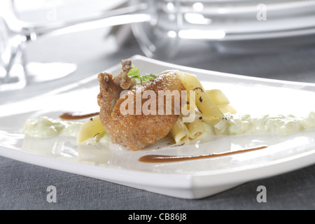 Plus de cailles et macaroni truffé pure crème de chou Banque D'Images