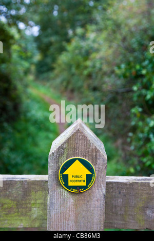 Sentier Public signe sur clôture dans le Devon, Angleterre Banque D'Images