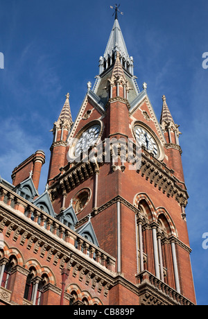 Tour de l'horloge de la gare St Pancras, Londres Banque D'Images