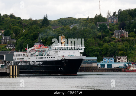 L'hôtel Caledonian MacBrayne MV à l'île de Mull en port d'Oban. Banque D'Images