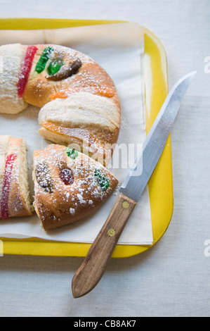 Rosca de Reyes ou pain de la pâtisserie gâteau des rois Banque D'Images