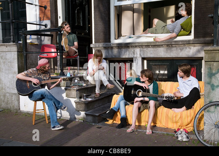 De jeunes musiciens vivant dans une communauté, Amsterdam, Pays-Bas Banque D'Images