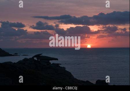 Lever de soleil sur l'Peninnis pointe sur St Marys Îles Scilly en Avril