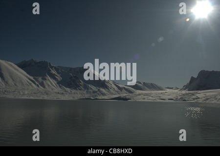 Petrov lake, le plus grand lac glaciaire au Kirghizistan, Tian-shan Occidental Banque D'Images