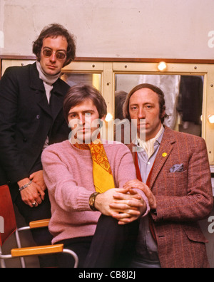 Trio pop britannique d'échafaudage en décembre 1967 De gauche à droite : John Gorman, Mike McGear, Roger McGough. Photo Tony Gale Banque D'Images