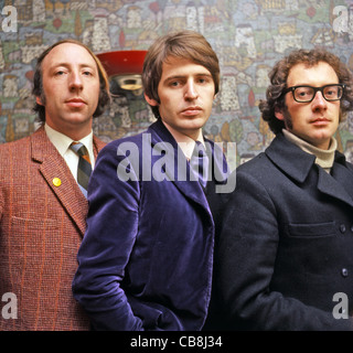 Trio pop britannique d'échafaudage en décembre 1967 De gauche à droite : Roger McGough, Mike Mcgear, John Gorman. Photo Tony Gale Banque D'Images