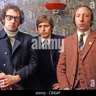 Trio pop britannique d'échafaudage en décembre 1967 De gauche à droite : John Gorman, Mike McGear et Roger McGough. Photo Tony Gale Banque D'Images