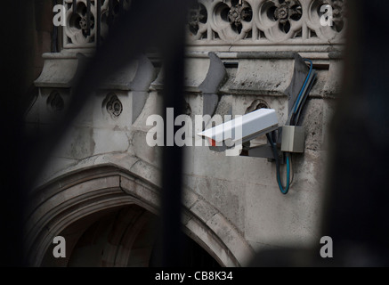 Caméra de sécurité CCTV attaché à bâtiment historique à Londres Banque D'Images