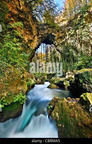 Theogefyro (il signifie "pont de Dieu" ou "Pont Saint'), une vrai merveille de la nature, à proximité de Lithino village, Ioannina, Épire, Grèce Banque D'Images