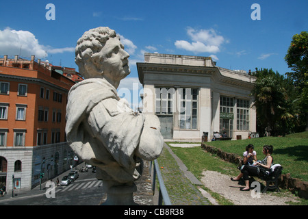 Statue dans la Villa Aldobrandini parc public de Rome Italie Banque D'Images