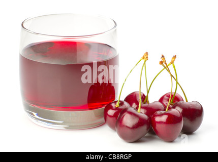 Les cerises mûres rouges sur fond blanc Banque D'Images
