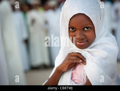 Little Girl Wearing Hijab Portrait à Lamu, Kenya Banque D'Images