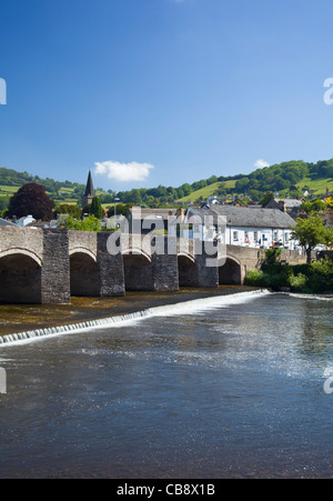 Crickhowell et la rivière Usk. Le Parc National des Brecon Beacons. Powys. Le Pays de Galles. UK. Banque D'Images