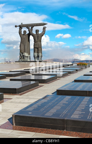 "Monument" avant-arrière dans la ville de Magnitogorsk, Russie Banque D'Images