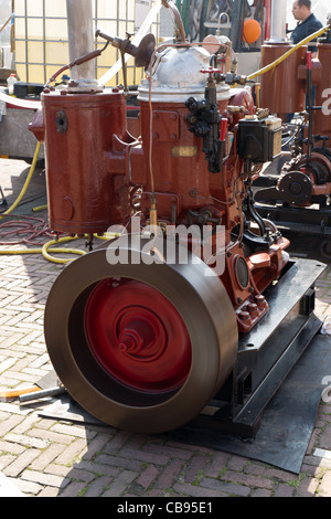 Démonstration de vieux moteurs diesel pendant la Furieade à Maassluis. Banque D'Images