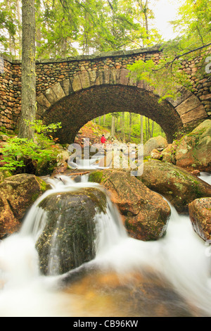 Cobblestone Transport Road Bridge près de Jordan Pond, l'Acadia National Park, Maine, USA Banque D'Images