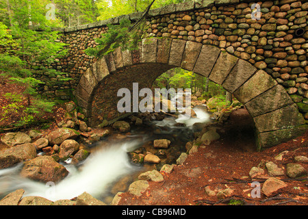 Cobblestone Transport Road Bridge près de Jordan Pond, l'Acadia National Park, Maine, USA Banque D'Images