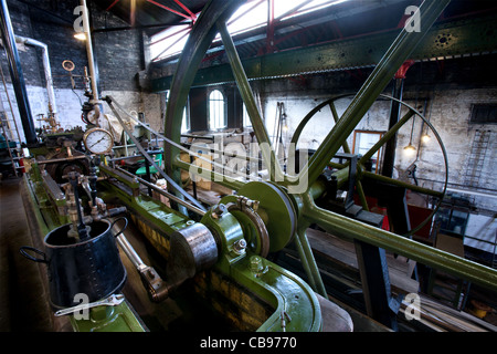 Moteur broyeur horizontal, ancienne station de pompage, Cambridge, Royaume-Uni Banque D'Images