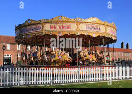 Carousel au Hampton Court Palace, Molesey Surrey England UK Banque D'Images