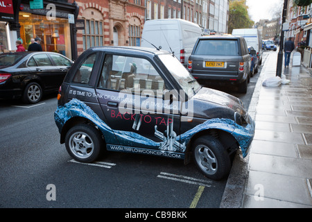 Electric voiture garée à 90 degrés. Stree Paddington, Marylebone ; Londres ; Angleterre ; Royaume-Uni ; Europe Banque D'Images