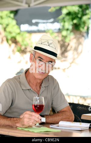 Man enjoying life retraite Banque D'Images