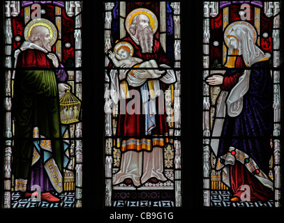 Un vitrail représentant la présentation au Temple, l'église St Mary, Molland, Devon, Angleterre Banque D'Images