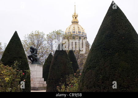 Dans le jardin de sculptures au Musée Rodin Paris France Banque D'Images