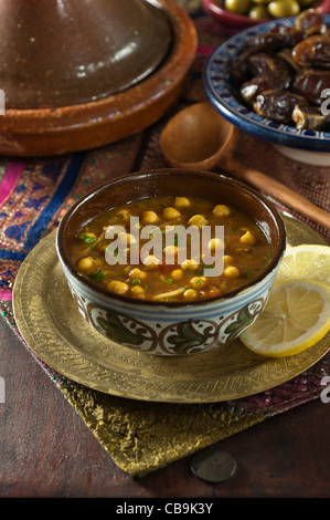 Harira. Marocaine traditionnelle soupe de lentilles et de pois chiches Banque D'Images