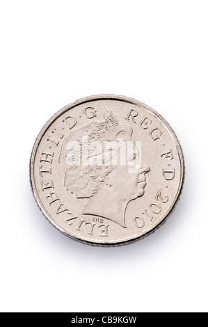 Une seule pièce de monnaie dix pence britannique isolé sur fond blanc Banque D'Images