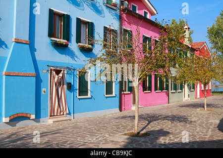 Maisons peintes de couleurs vives, Burano, Venise, Italie, Europe. Banque D'Images