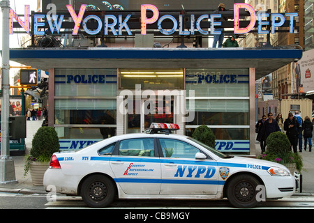 Voiture de police à New York Times Square NYPD petite station. Banque D'Images