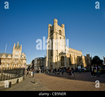 Grand St Marys Church et Gonville et Caius College de Cambridge Cambridgeshire Angleterre ville Banque D'Images