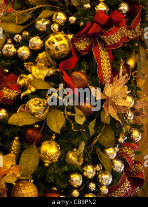 Arbre de Noël à l'hôtel Broadmoor historique au cours de la cérémonie des lumières blanches. Banque D'Images