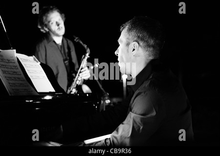 Luca Mannutza et Daniele Tittarelli effectuer à Monte Compatri (Rome) Banque D'Images