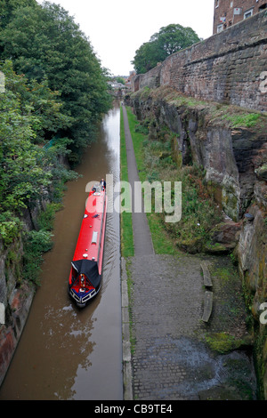 Vue depuis la région de Northgate Street le long du mur romain et regarder sur le canal de Shropshire Union à Chester, Cheshire, Royaume-Uni. Banque D'Images