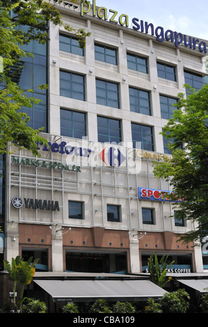 Centre commercial Plaza Singapura sur Orchard Road, à Singapour. Banque D'Images