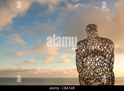 Débordement par Jaume Plensa surplombe le lac Michigan à Shorewood, Wisconsin (une banlieue de Milwaukee), Banque D'Images