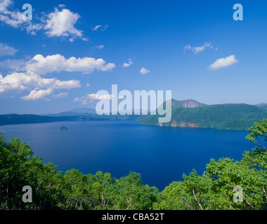 Lac Mashu Mashu, montage et de Teshikaga, Hokkaido, Japon Banque D'Images