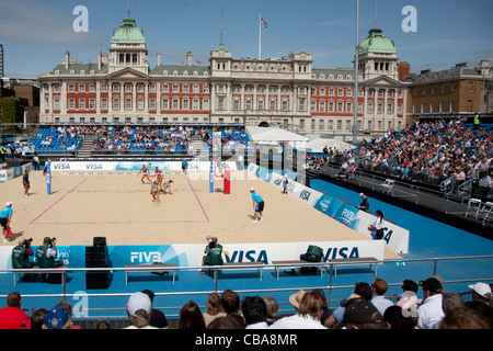 10.08.2011 Une vue générale d'action au cours de l'International FIVB tournoi de beach volley, une partie de la London se prépare (LOCO Banque D'Images