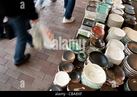 Kappabashi Dori, connu sous le nom de 'ville', ustensiles une rue de magasins de vente de nombreux produits Cuisine et restaurant, Tokyo, Japon. Banque D'Images