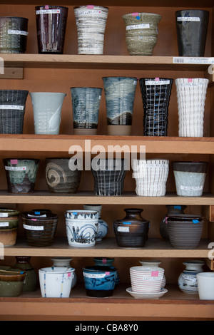 Kappabashi Dori, connu sous le nom de 'ville', ustensiles une rue de magasins de vente de nombreux produits Cuisine et restaurant, Tokyo, Japon. Banque D'Images