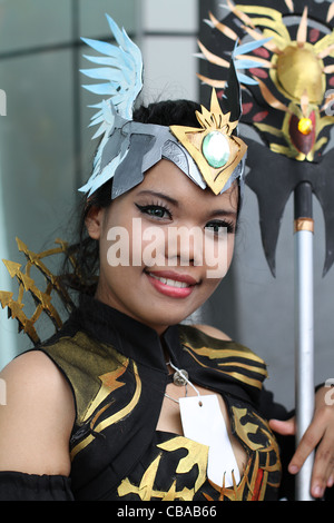 Une fille thaïe prend part à un concours de cosplay dans le centre de Bangkok. Banque D'Images