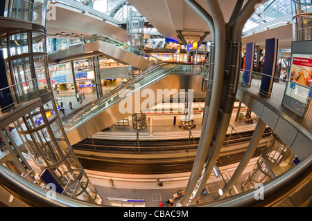 Hauptbahnhof - Gare principale de Berlin, Allemagne. Banque D'Images