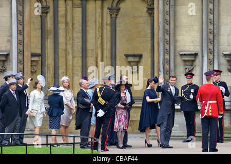 David et Victoria Beckham arrivant en dehors de l'abbaye de Westminster pour le mariage du Prince William à Kate Middleton Banque D'Images