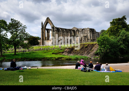 Bolton Abbey et la rivière Wharfe,Yorkshire Dales Banque D'Images