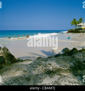 La plage de sable blanc de la côte de Kona Hawaii Big Island Banque D'Images