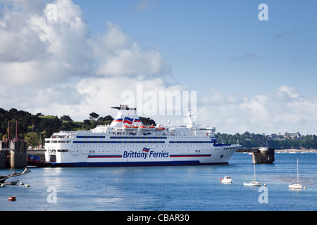 Amarré à Brittany Ferries car ferry - La Bretagne - amarré à St Malo, France Banque D'Images