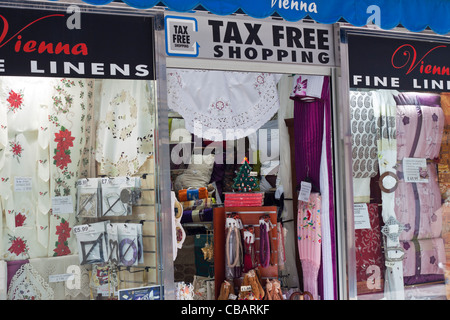 Tax Free shopping à Gibraltar, Main Street, Gibraltar. Banque D'Images