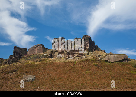 L'escarpement de pierre meulière de Ramshaw Rocks dans le Peak District National Park près de Leek, Staffordshire, Royaume-Uni Banque D'Images